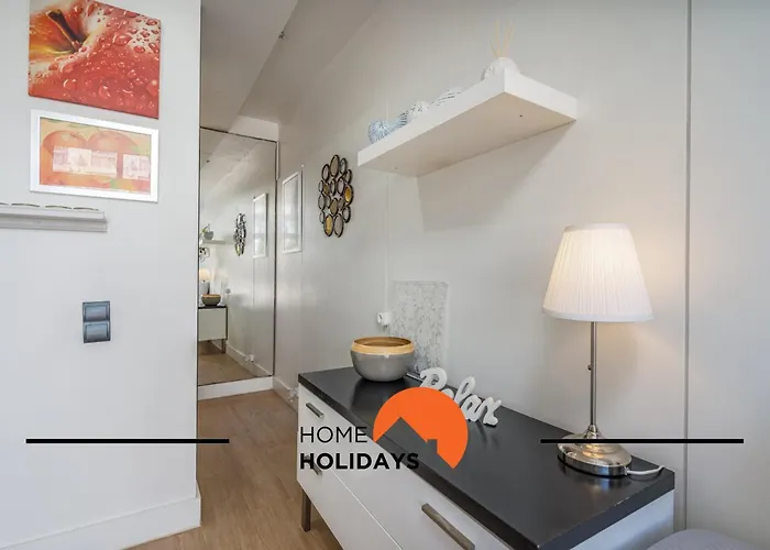 #255 Oura Cilla By Holidays